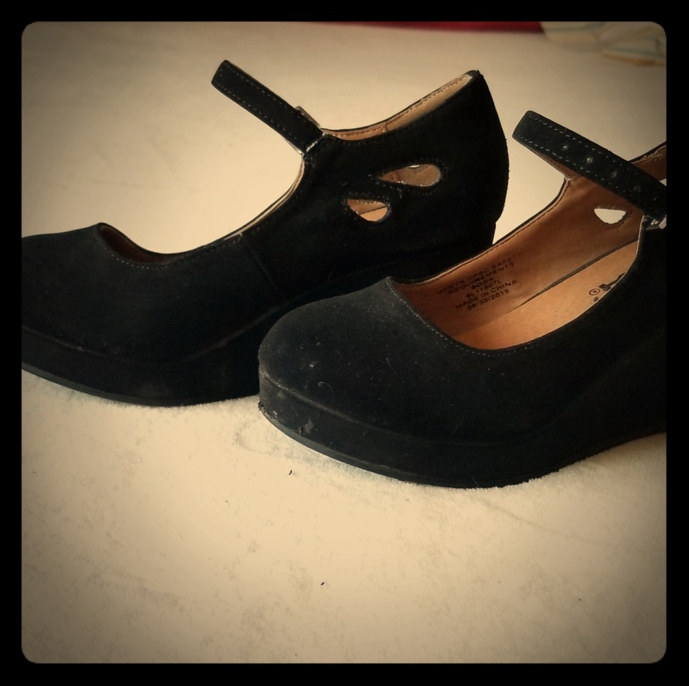 Girl black wedge